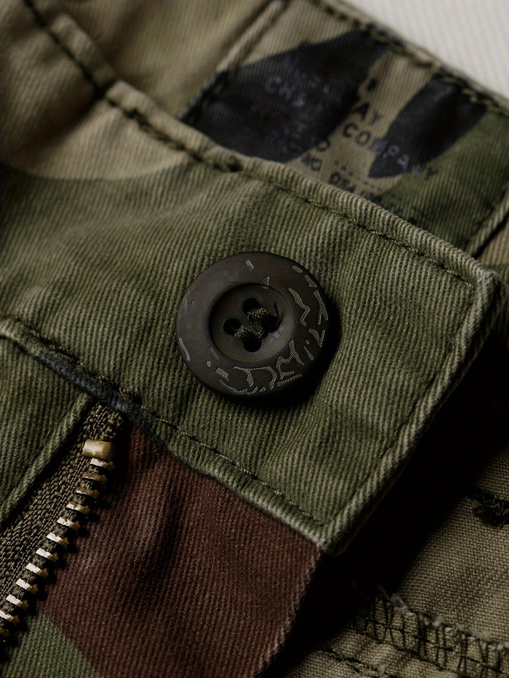 Men’s Camouflage Cargo Trousers – Multi-Pocket Outdoor Utility Design