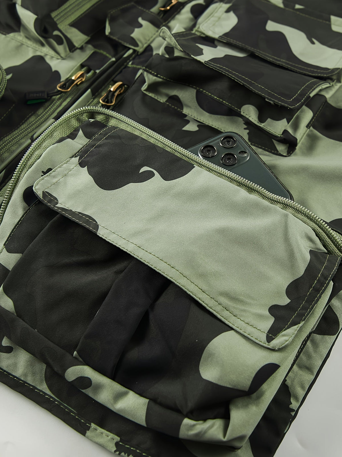 Lightweight Outdoor Utility Vest with Multiple Pockets – Breathable Design for Field Use