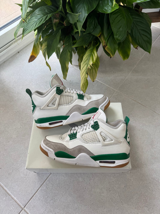 Jordan 4 Retro SB Pine Green Used