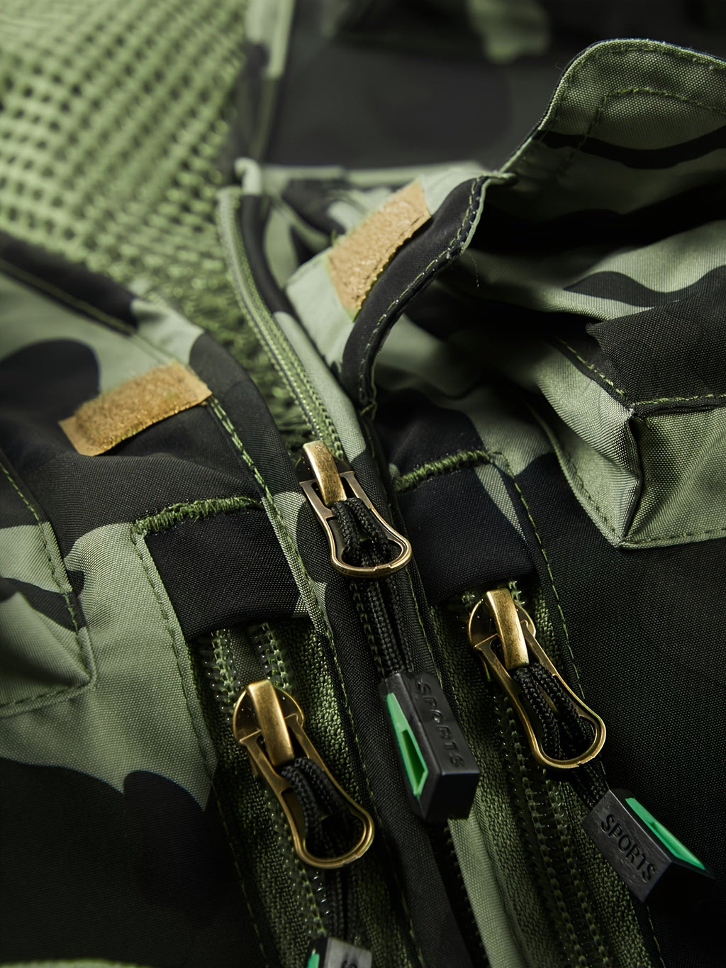 Lightweight Outdoor Utility Vest with Multiple Pockets – Breathable Design for Field Use