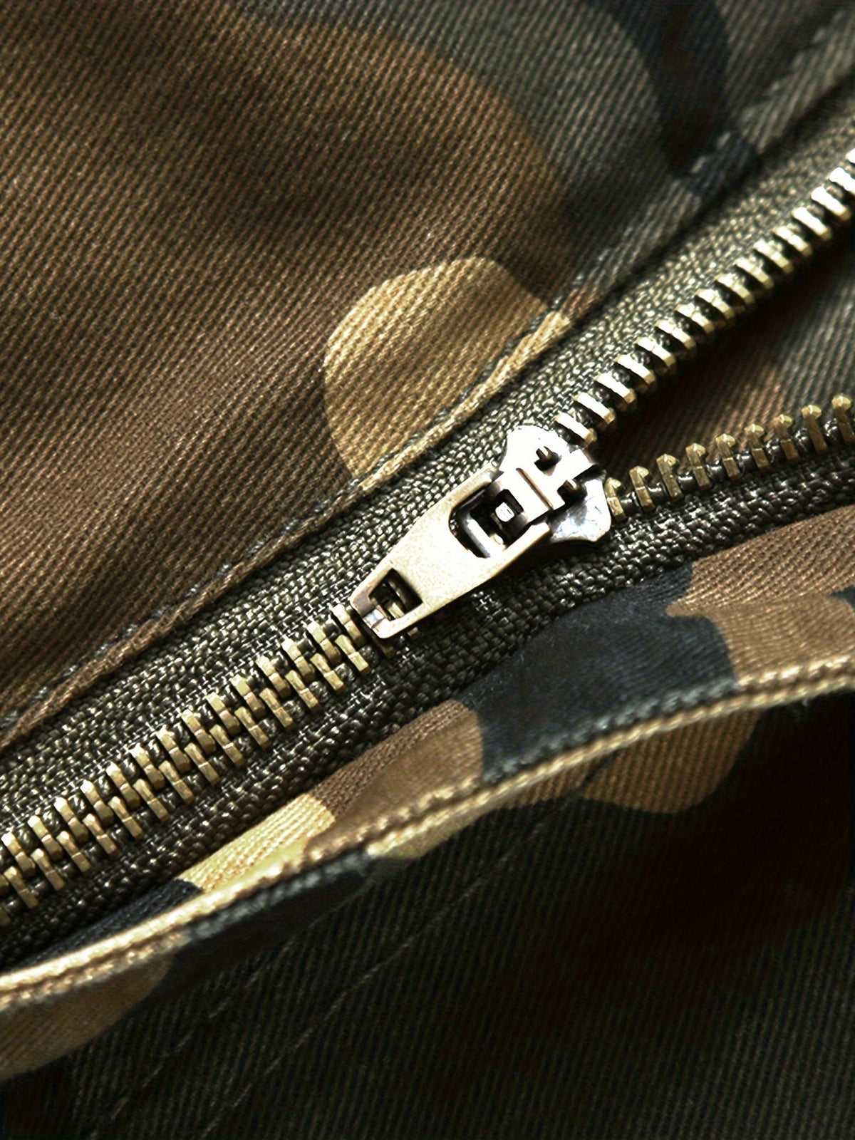 Men’s Camouflage Cargo Trousers – Multi-Pocket Outdoor Utility Design