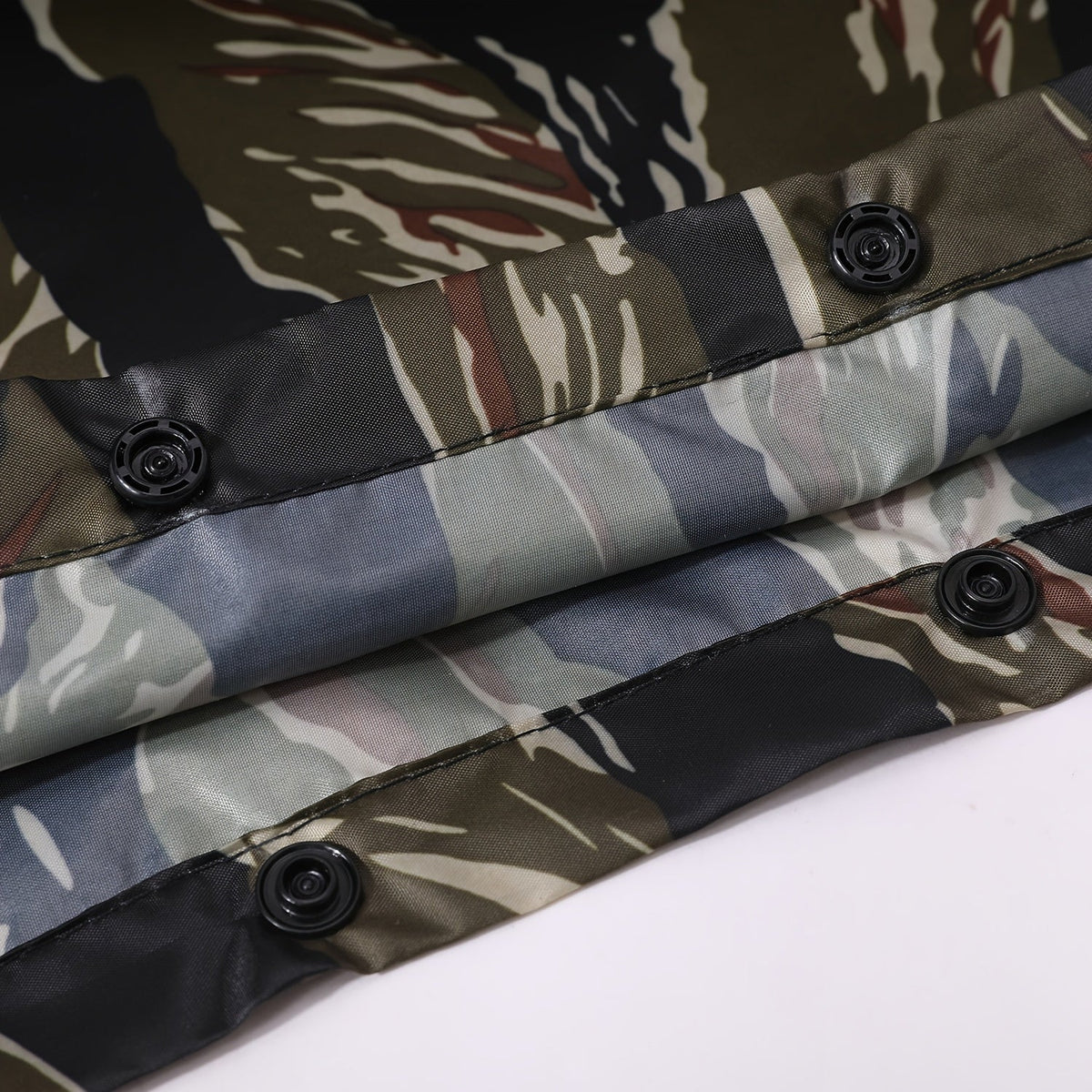 Camouflage Rain Poncho – Lightweight Waterproof Hooded Outdoor Poncho for Hiking & Fishing