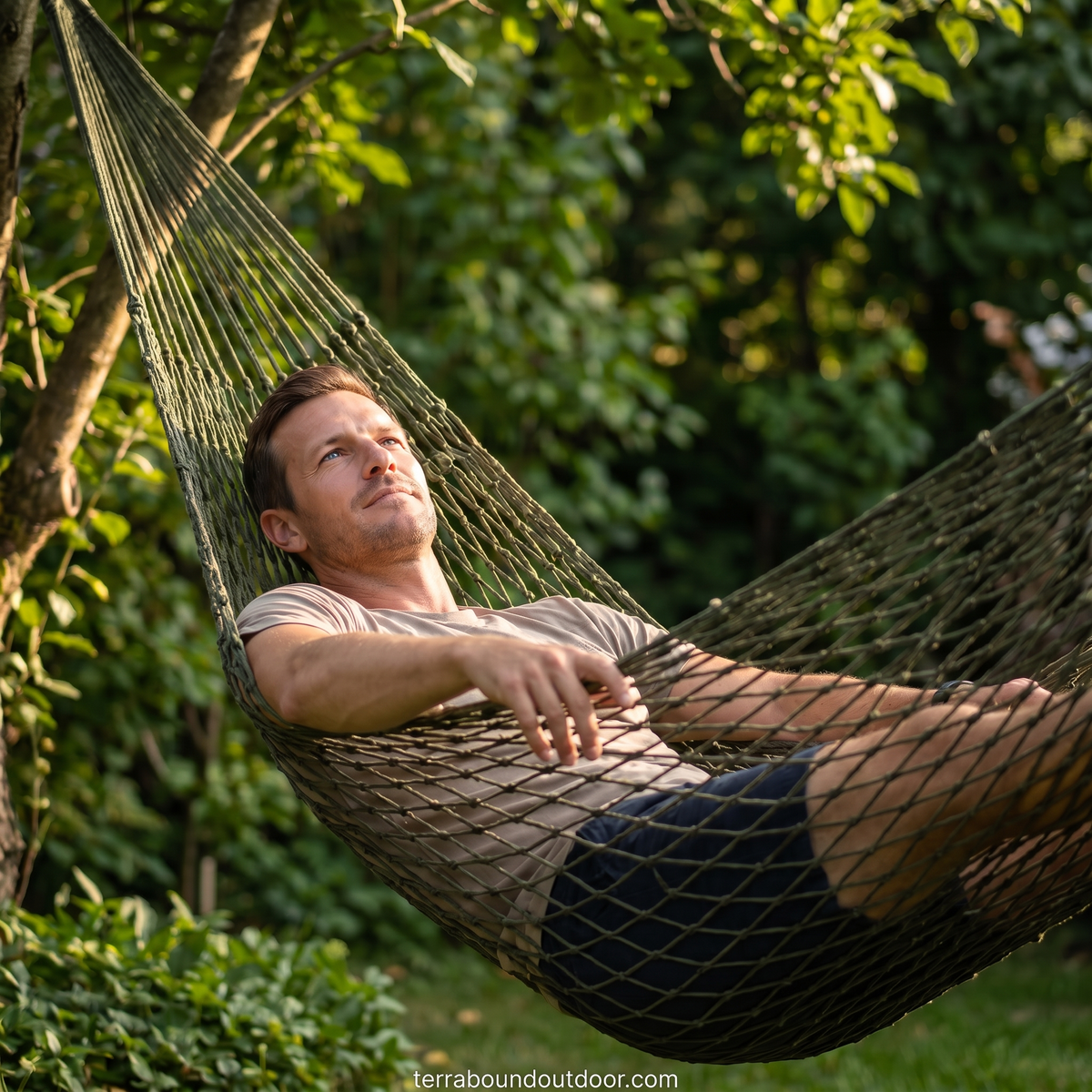 Lightweight Mesh Camping Hammock – Breathable Nylon Weave for Backpacking and Garden Use