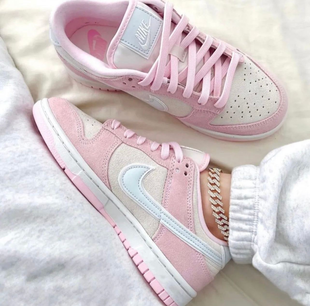 Pink nike dunk best sale