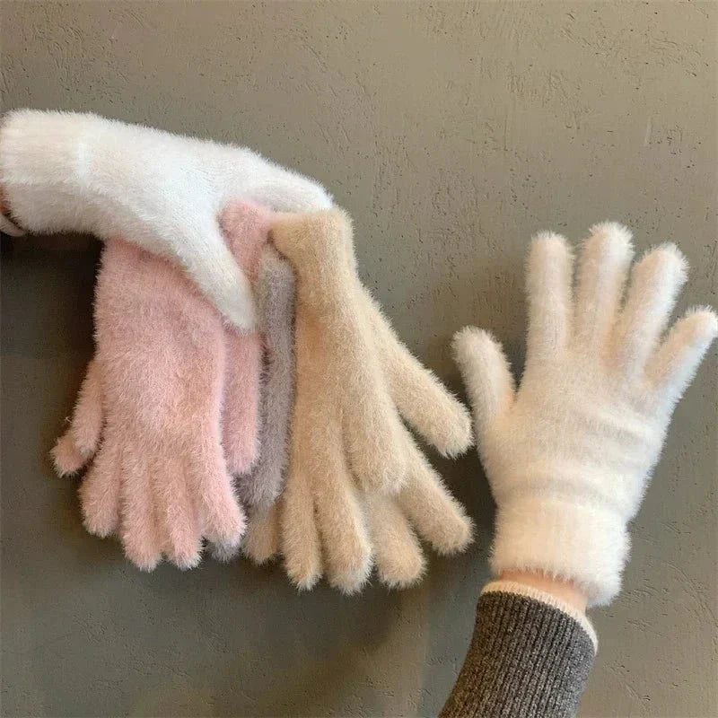 SNOWVEL EASYGLOVE – Plush Winter Gloves for Windproof Outdoor Warmth