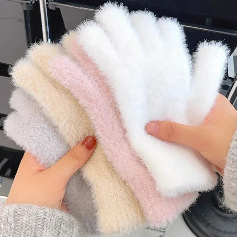 SNOWVEL EASYGLOVE – Plush Winter Gloves for Windproof Outdoor Warmth