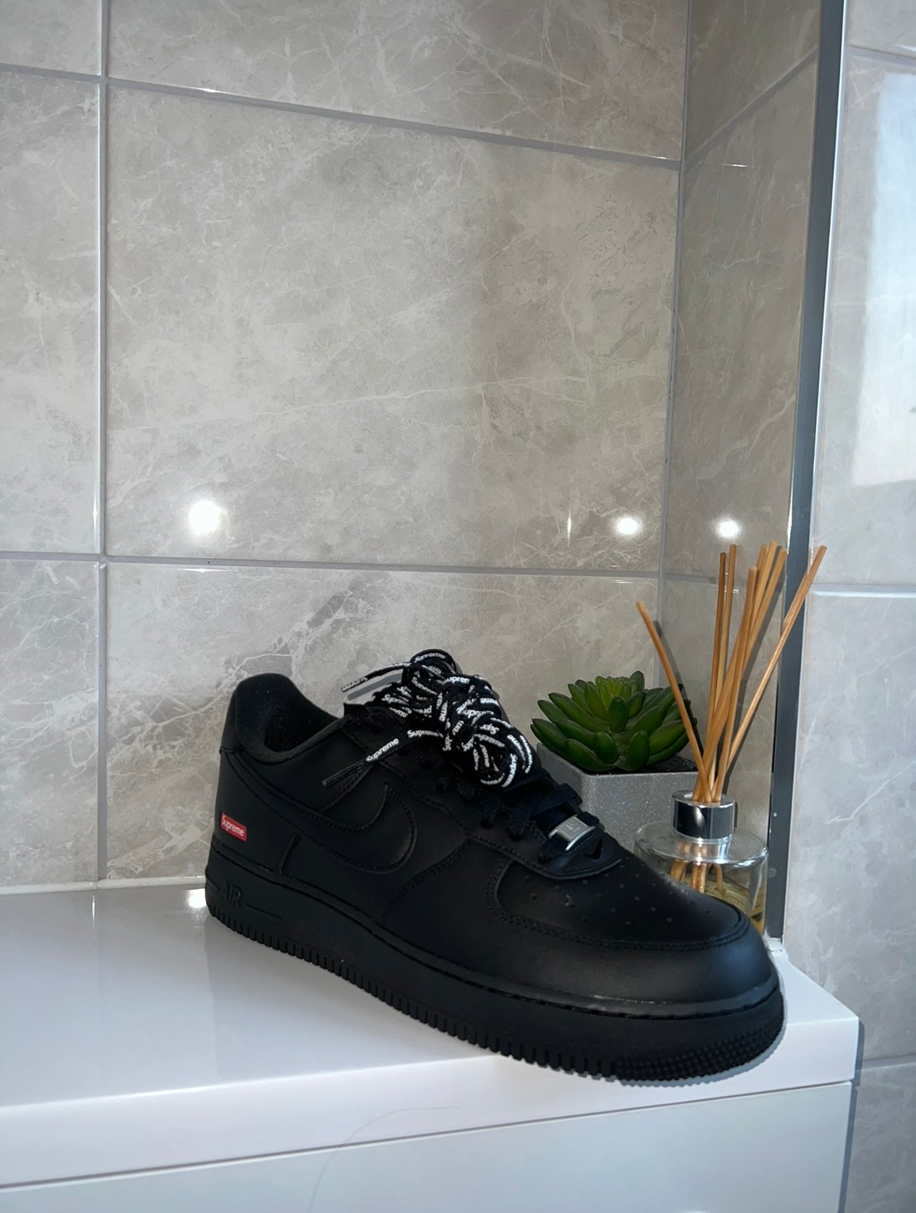 Supreme Air Force 1 Black M – SOLSNEAKS