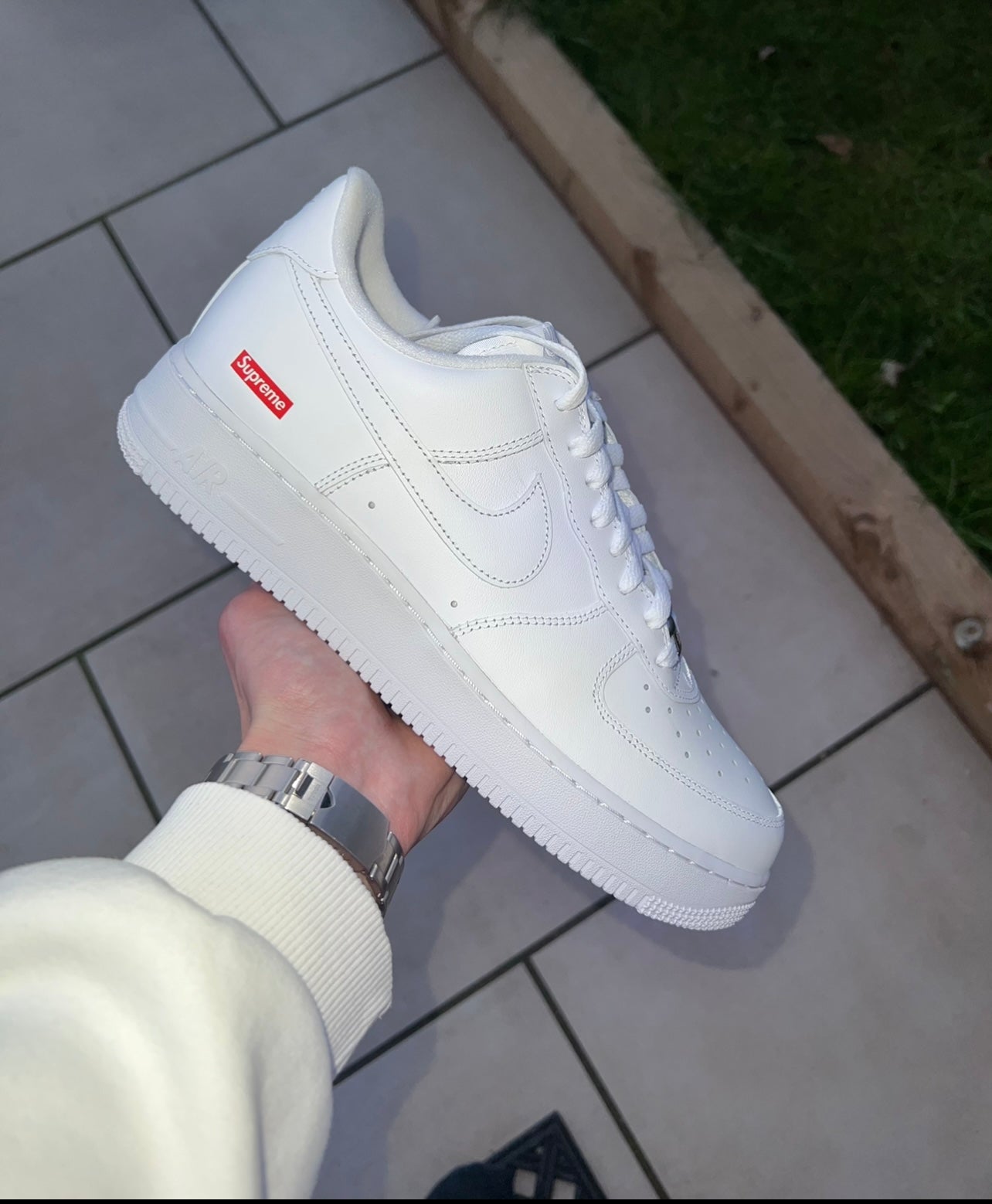 Supreme Air Force 1 White M – SOLSNEAKS